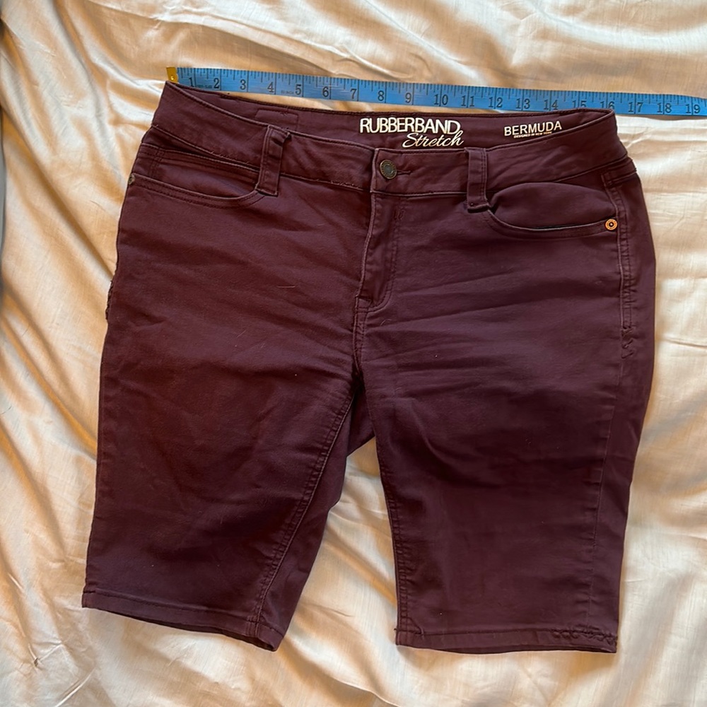 Rubberband Stretch Bermuda Sarina Shorts in Bordeaux 30 11/12